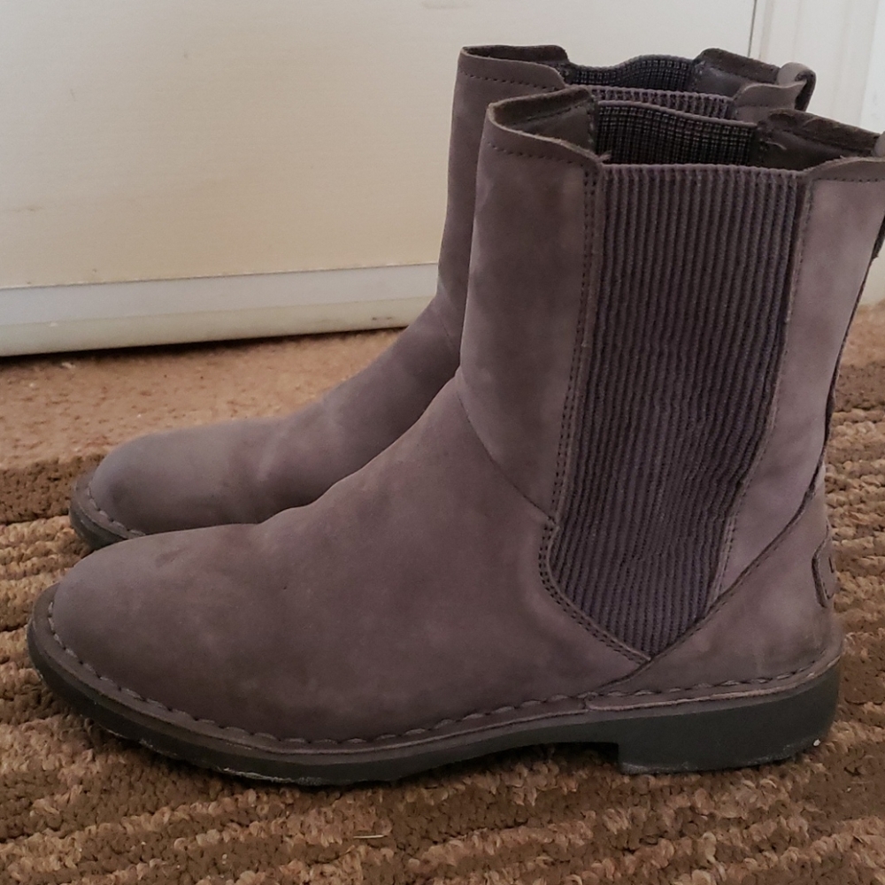 Ugg Larra Chelsea Ankle Boots, Size 6